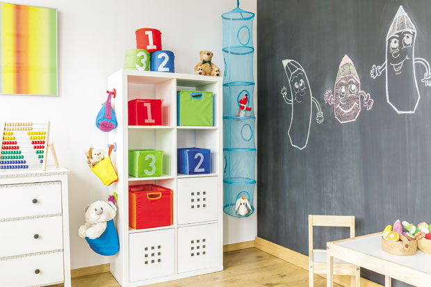 Од висећих џакова до дрвених гајбица: Представљамо вам креативна решења за складиштење играчака